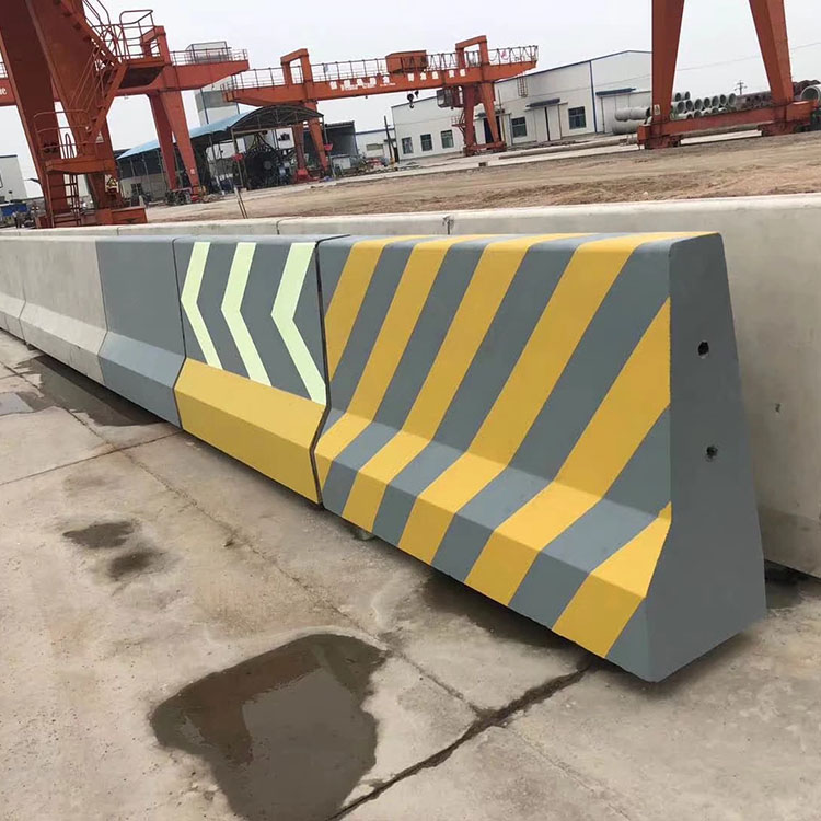 现浇防护墙钢模板  高速公路防护墙模具 防护墙模具厂