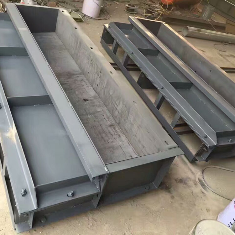 声屏障遮板模具 栏杆遮板模具 预制遮板钢模具厂