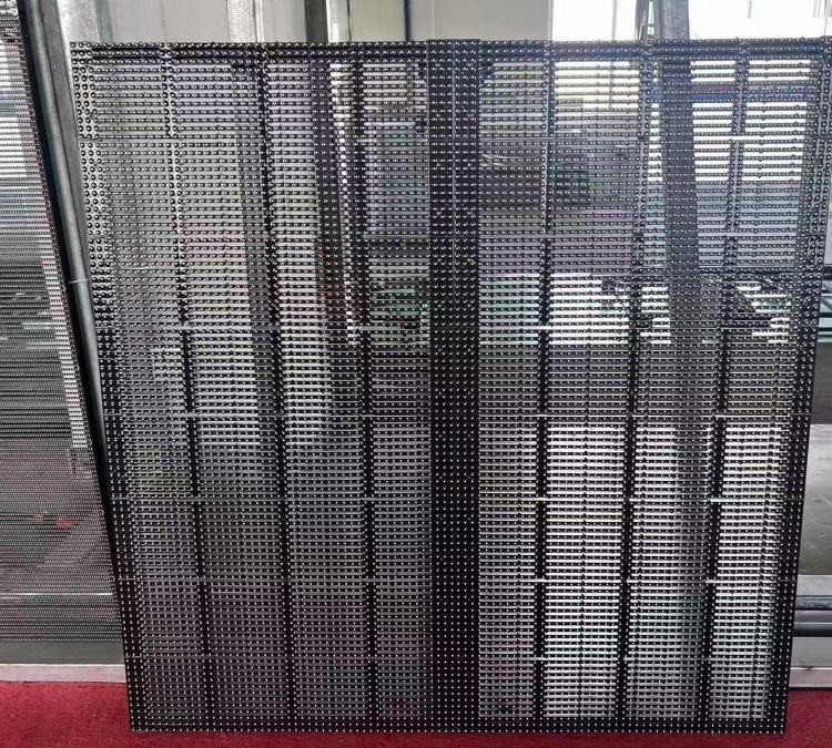 格栅屏按间距排列的像素点组成LED灯珠或其他发光元件透视效果