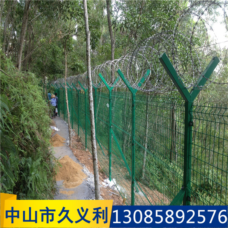 厂家供应护栏网围栏网 大量现货护栏网围栏网