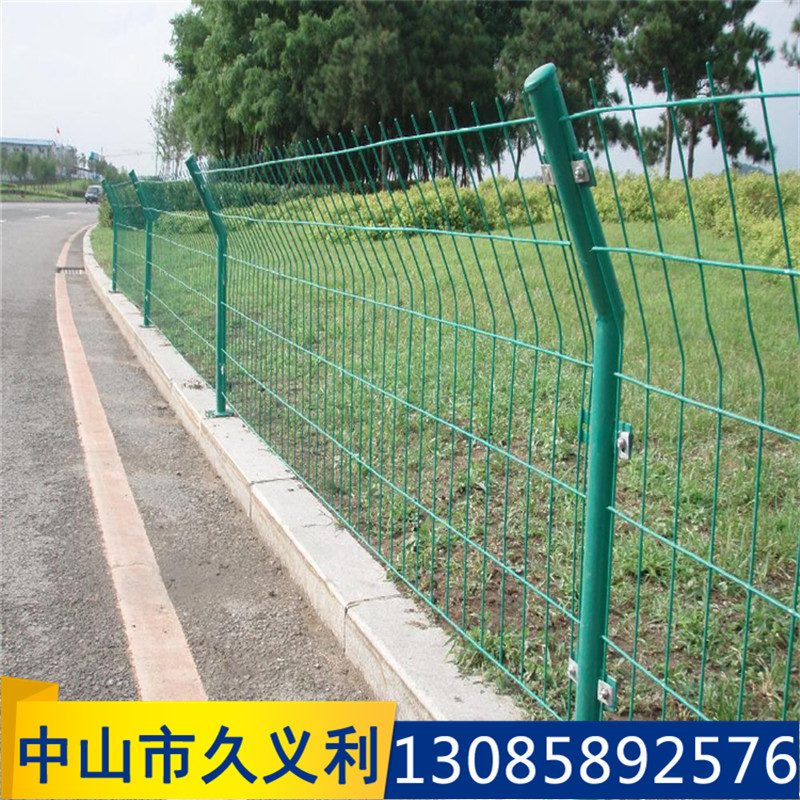 厂家供应道路双边丝护栏网圈地养殖隔离护栏网 高速公路护栏网