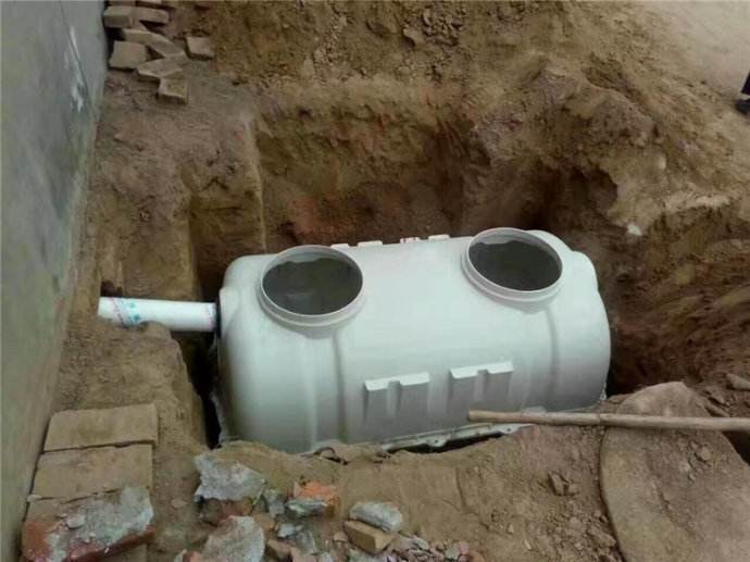 新农村建设旱厕改造小型污水处理设备家用小型模压化粪池厂家
