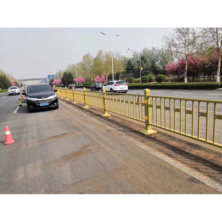 云滴销售金属道路护栏 花式交通护栏 可定制