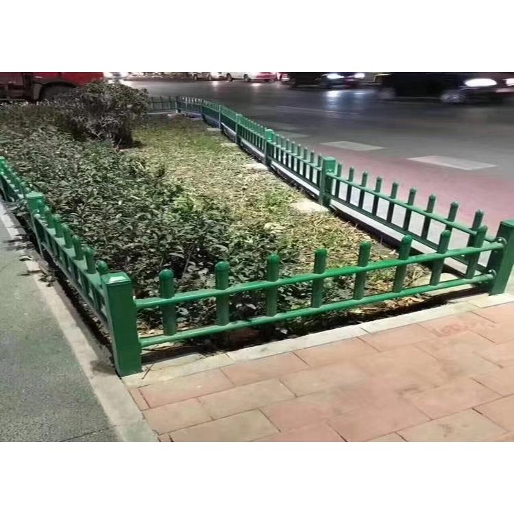 【选我选我】云滴直销PVC防护栏 草坪防护栏加工订制 绿化带防护栏厂家供应