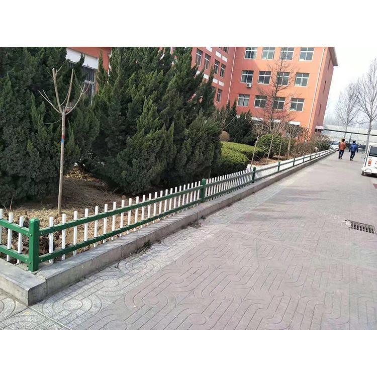 直销草坪护栏 塑钢草坪护栏 PVC草坪护栏加工订制