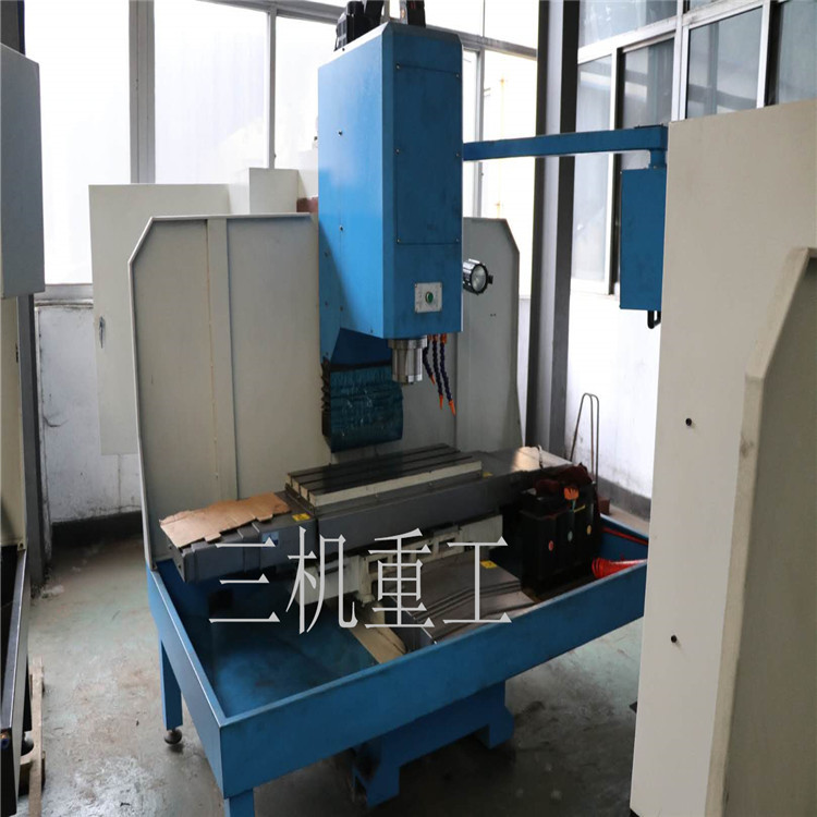 直销硬规XK7126数控铣床高速精密线规VMC7126加工中心斗笠刀库数控铣数控加工中心