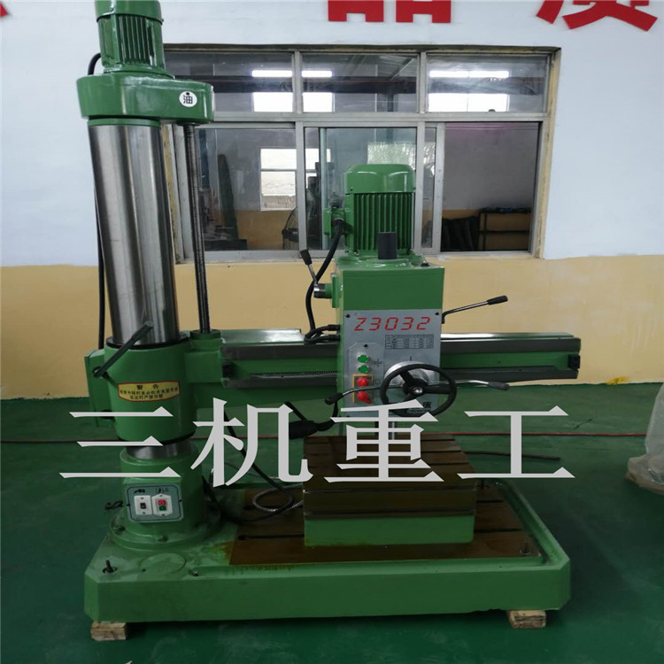 厂家直销 现货小型Z3032摇臂钻床 360度旋转 自动升降 机械锁紧
