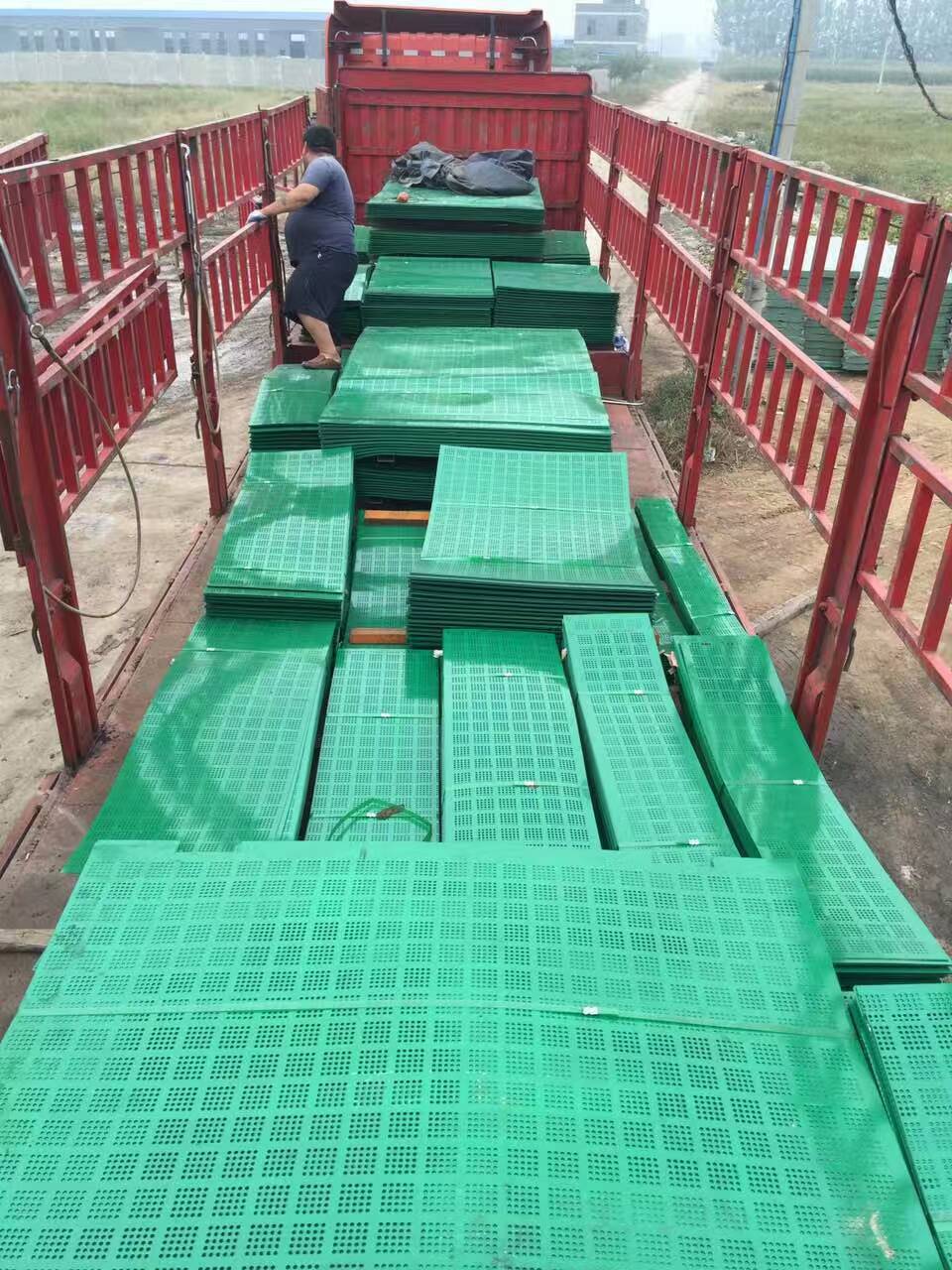 河北联孜直供爬架网片 安全防护网 新型打孔建筑爬架网热销