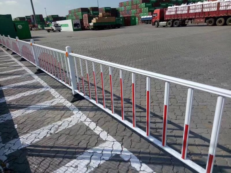 京式m型道路隔离护栏批发/市政u型交通马路防护/京式护栏厂家