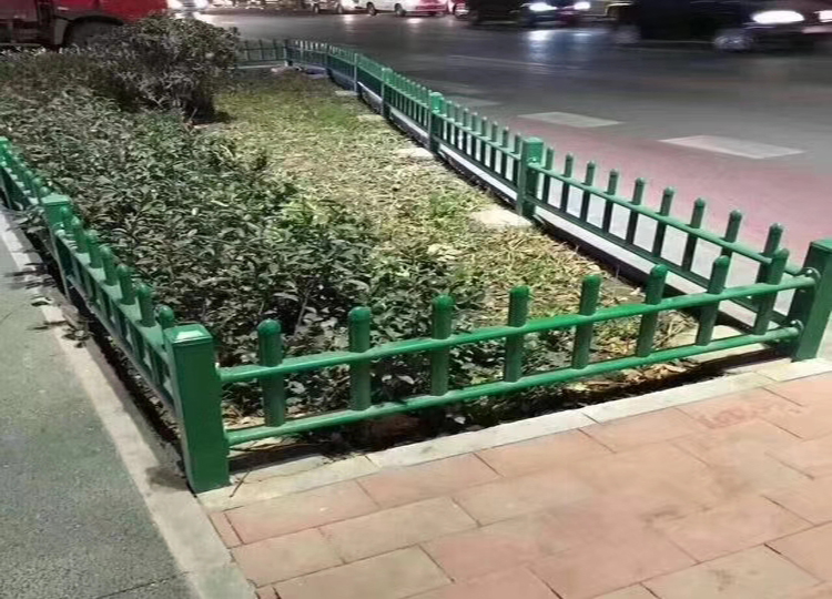PVC草坪护栏_庭院塑钢栅栏_儿童防护栏_户外绿化隔离栏