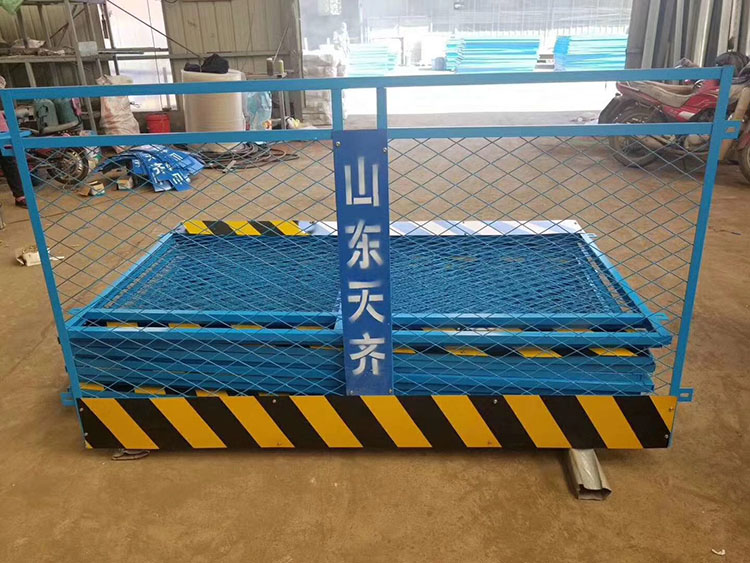 云滴 黑黄基坑护栏_基坑安全护栏_建筑临边防护网