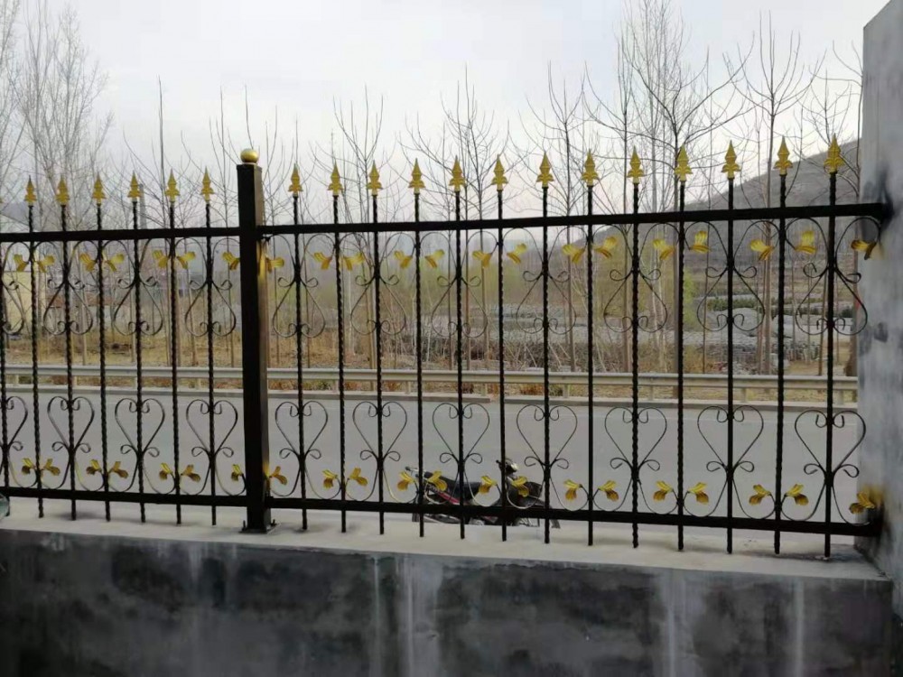 供应直销铁艺阳台护栏 别墅护栏 庭院 围墙---聚顺