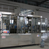 全自动玻璃水灌装生产线   生产玻璃水灌装机  自动液体灌装生产线