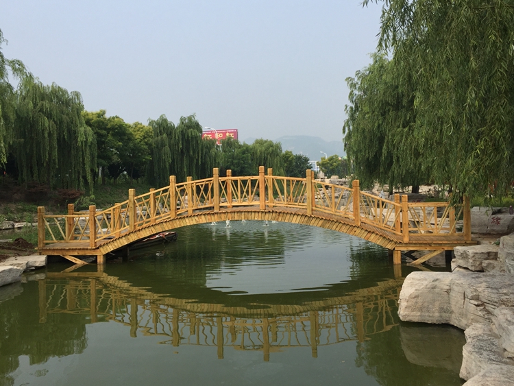 防腐木拱桥 防腐木栈道I平台 防腐木小桥生产厂家