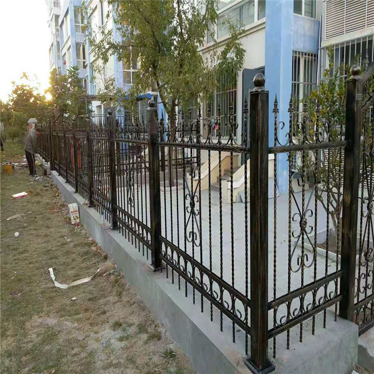 铁艺围墙护栏_别墅阳台小区园艺围墙_厂家直销草坪花园铁艺围栏