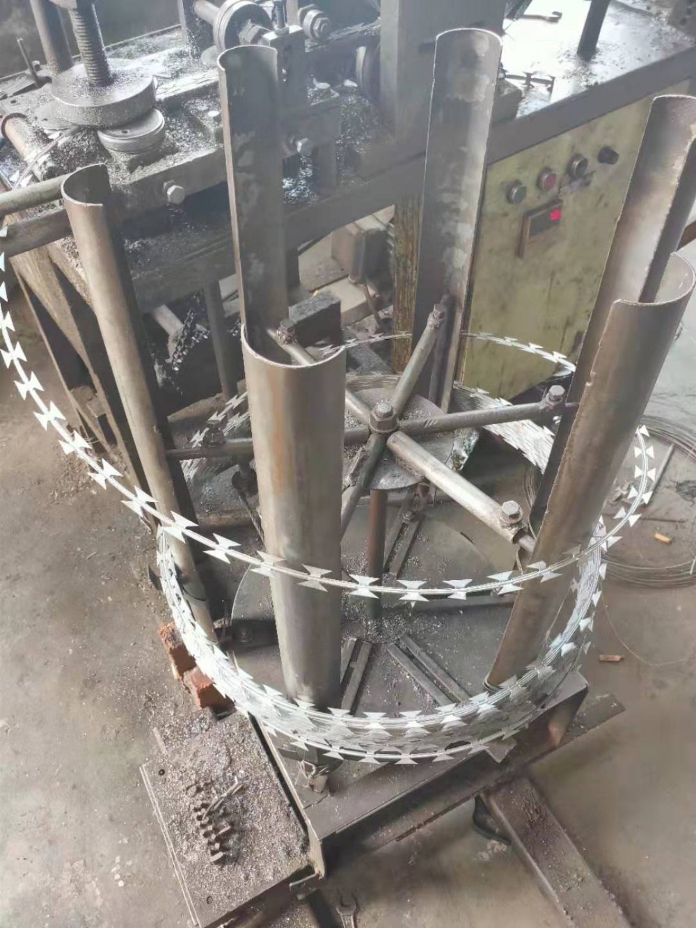 厂家直销监狱高铁热镀锌防护不锈钢刀片刺绳