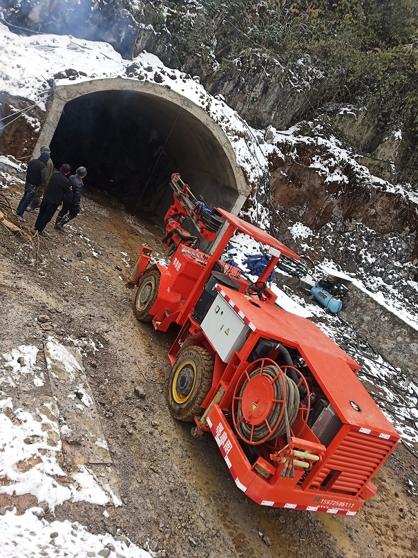 矿用小型巷道履带扒渣机掘进凿岩钻车
