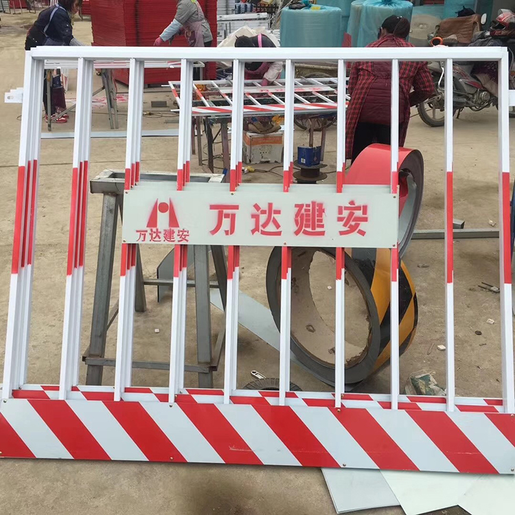 云滴护栏  基坑护栏批发  基坑护栏价格   基坑防护网