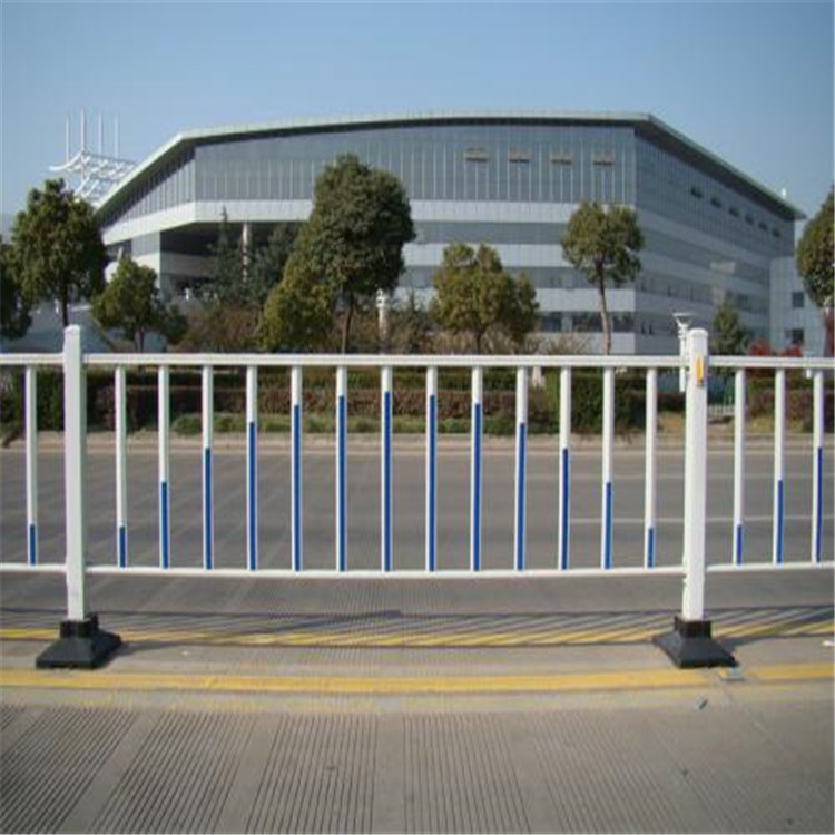 厂家直销锌钢市政护栏_交通道路蓝白防撞警示隔离栏_工程公路围栏