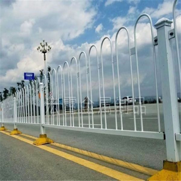 现货锌钢市政护栏_城市道路隔离栏_中央隔离护栏_市政交通防眩目护栏