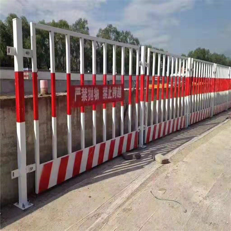 现货建筑工地临边安全防护隔离基坑护栏_红白地铁临时施工基坑护栏