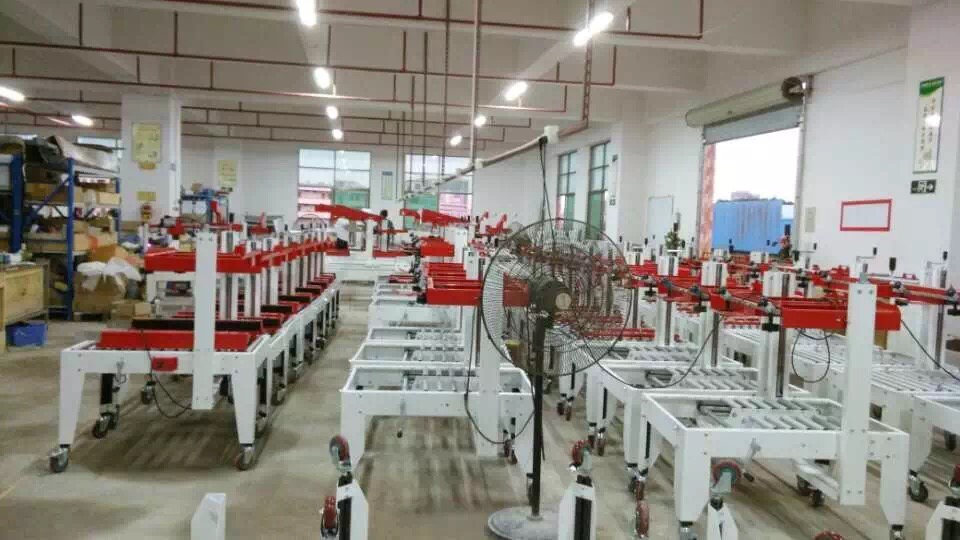异型封箱机定做各类非标封箱机十字型纸箱封边机草字型封箱机厂家一诺智能专业为您