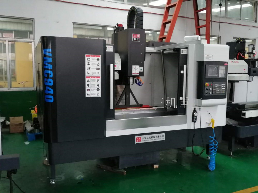 厂家供应现货VMC940加工中心立式加工中心CNC数控铣床XK940数控加工中心