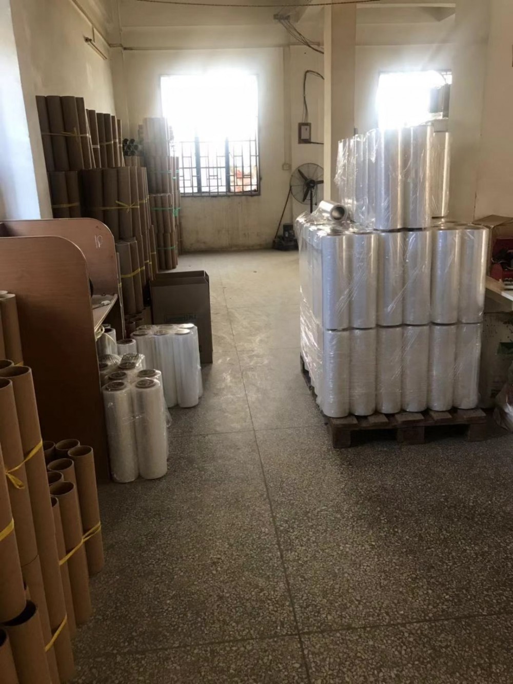 拉伸膜厂家PE缠绕膜制造厂东莞大型拉伸膜厂家热销中惠州拉伸缠绕膜批发