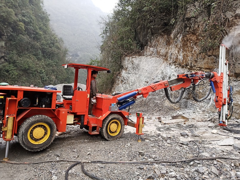 掘进台车矿山巷道掘进台车矿用凿岩台车掘进钻车隧道掘进台车履带凿岩台车采矿台车
