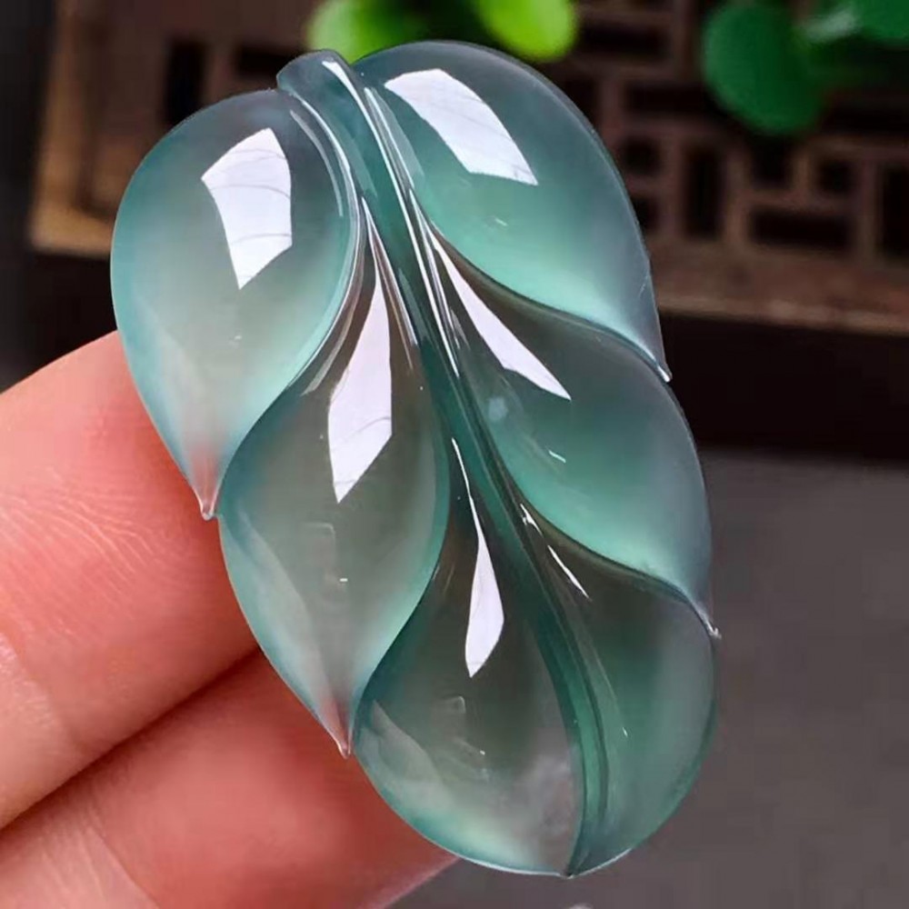 哪里有缅甸翡翠吊坠 A货翡翠 纯天然翡翠 翡翠吊坠 翡翠一手货源 高冰吊坠 玻璃种吊坠 翡翠吊坠哪里便宜 高冰吊坠 高冰金枝玉叶 好点的翡翠吊坠