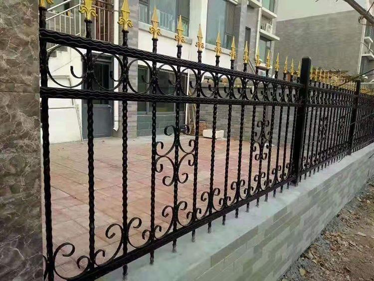 铝艺小区护栏_铝艺防护栏安装