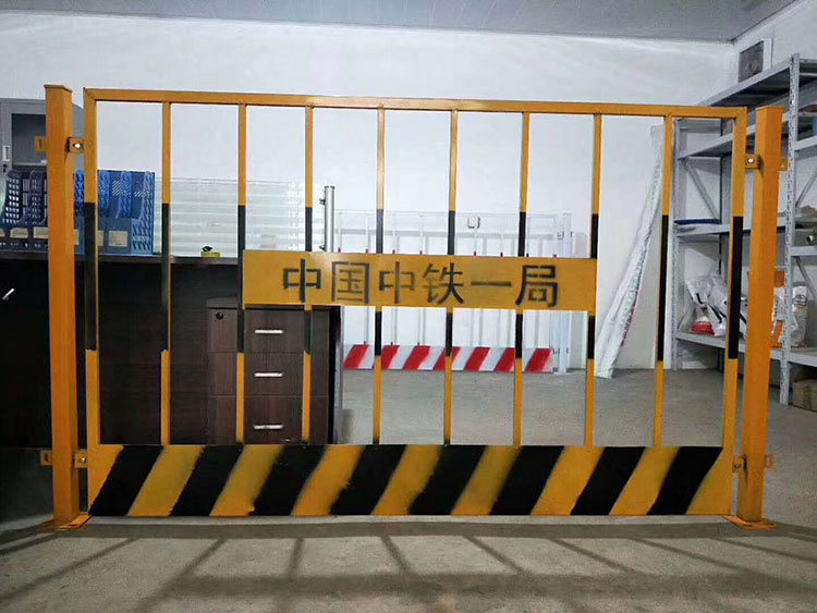 山东 施工电梯门口护栏 基坑护栏网 加工商