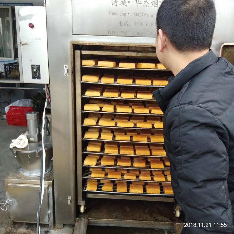 诸城华杰供应香肠加工用熏蒸炉  蒜蓉肠熏烤炉   哈红肠电烤炉