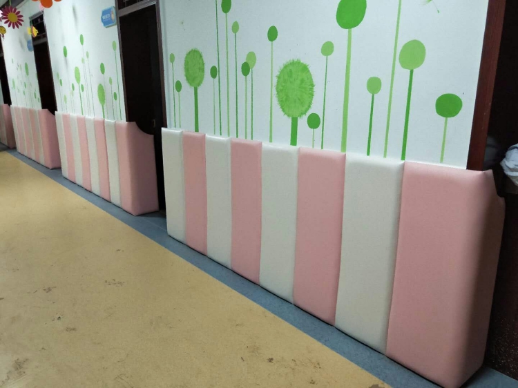 轩与芮 四川成都厂家批发儿童游乐场防撞墙软包运动馆软包墙围 雅安设计安装