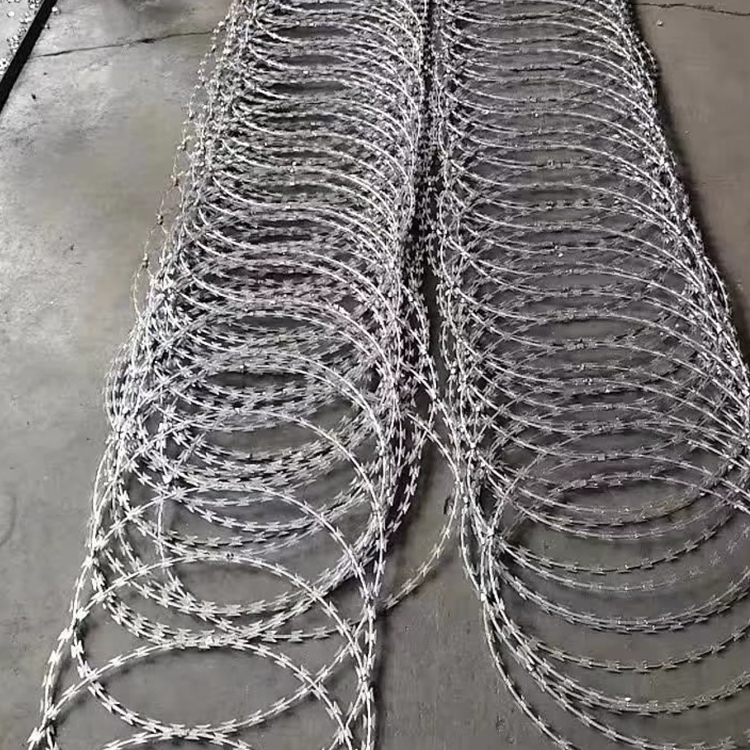 厂家供应 铁路专用热镀锌防护带刀片刺绳  可定制飞腾刀片刺绳