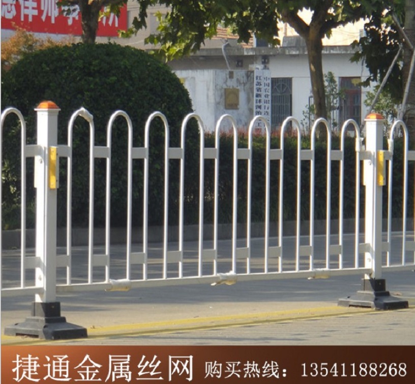 厂家直销京式护栏高热镀锌管中央隔离护公路施工围挡市政道路隔离栏批发