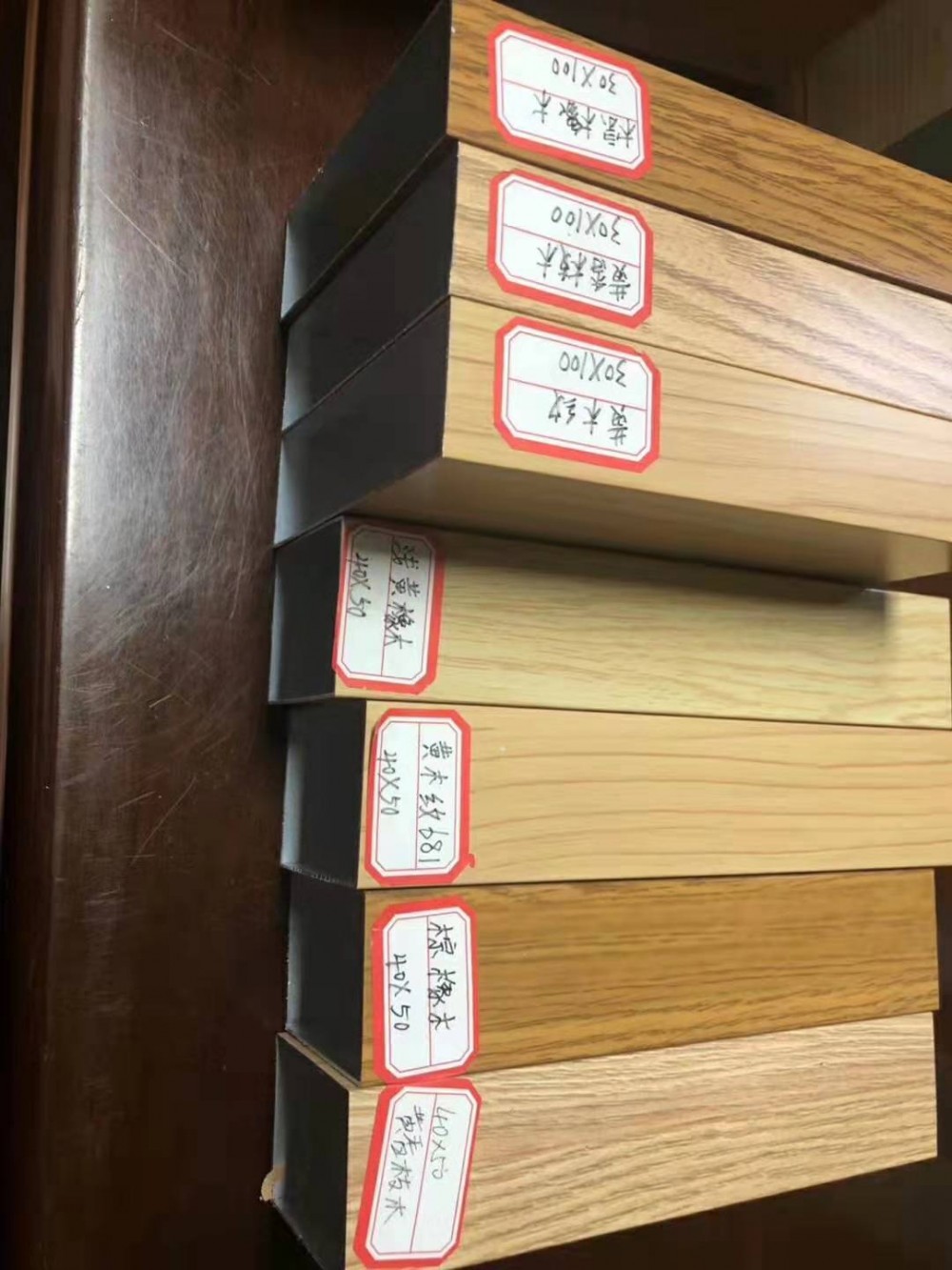 四川铝方通厂家定制_ 吊顶材料_木纹铝方通办公室U型槽铝方管吊顶批发