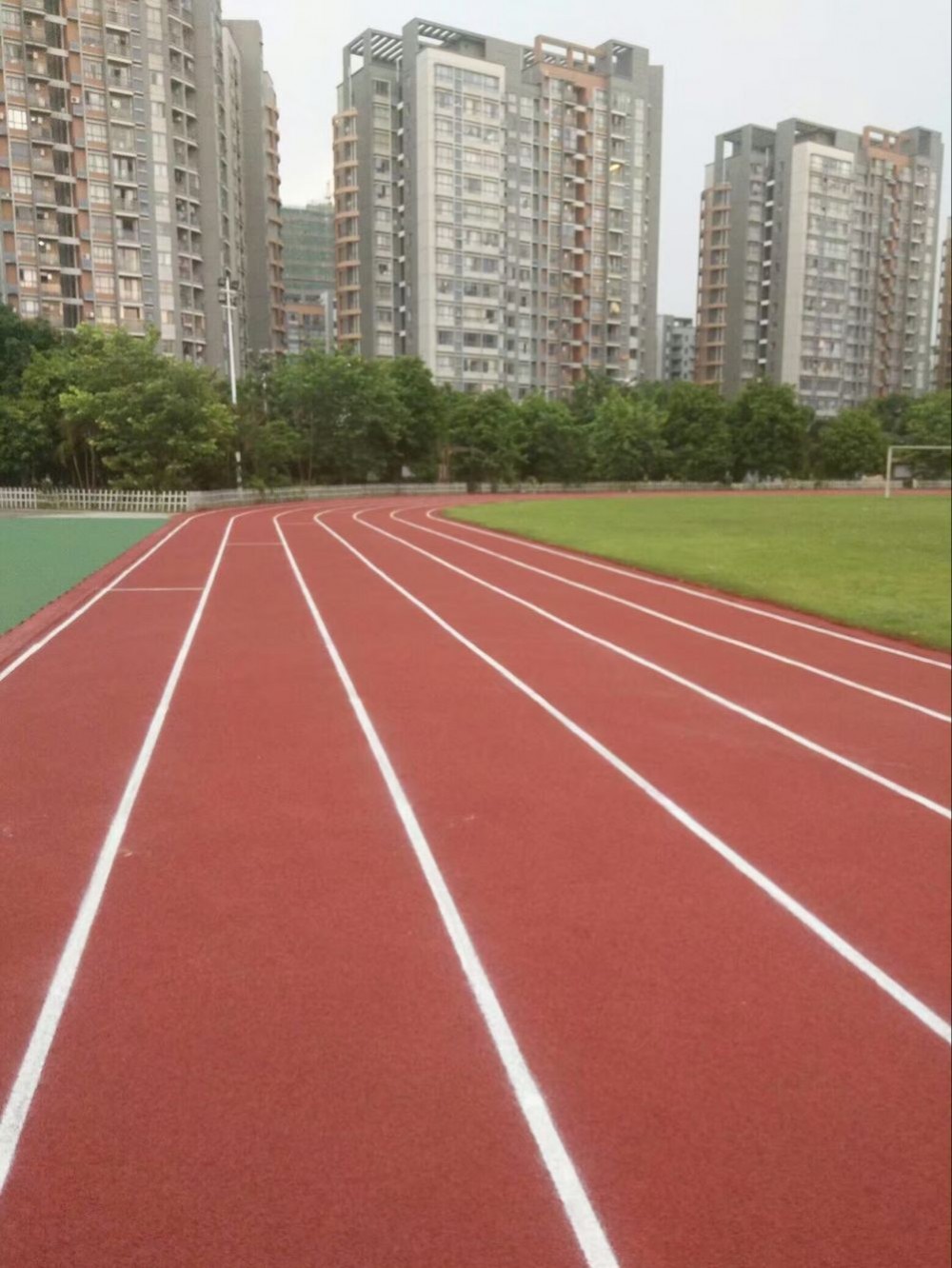 河南透气型塑胶跑道材料运动地胶塑胶跑道施工室外橡胶跑道塑胶地面
