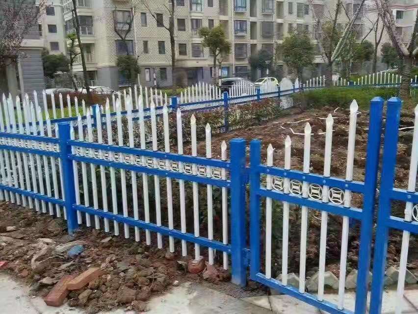 批发生产锌钢护栏_热销小区围墙别墅防护铁艺隔离栏_庭院学校社区栅栏