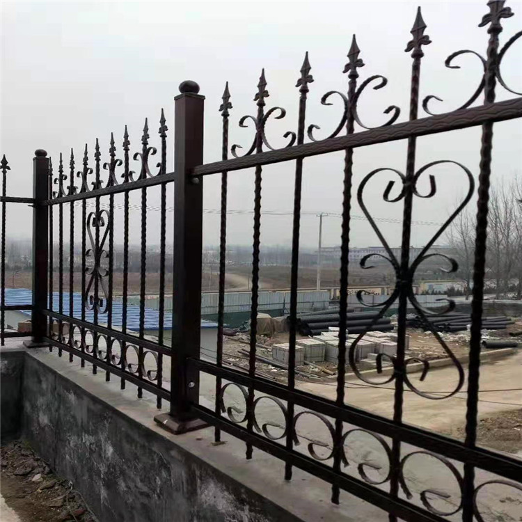 定做各种规格款式铁艺护栏_小区铁艺围墙护栏_社区防护铁艺护栏