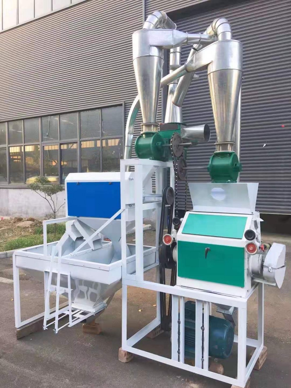 厂家直销小型家用面粉机 玉米磨面机多功能全自动面粉加工设备