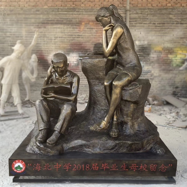 玻璃钢仿铜读书人物校园雕塑看书人雕塑广场校园落地摆件