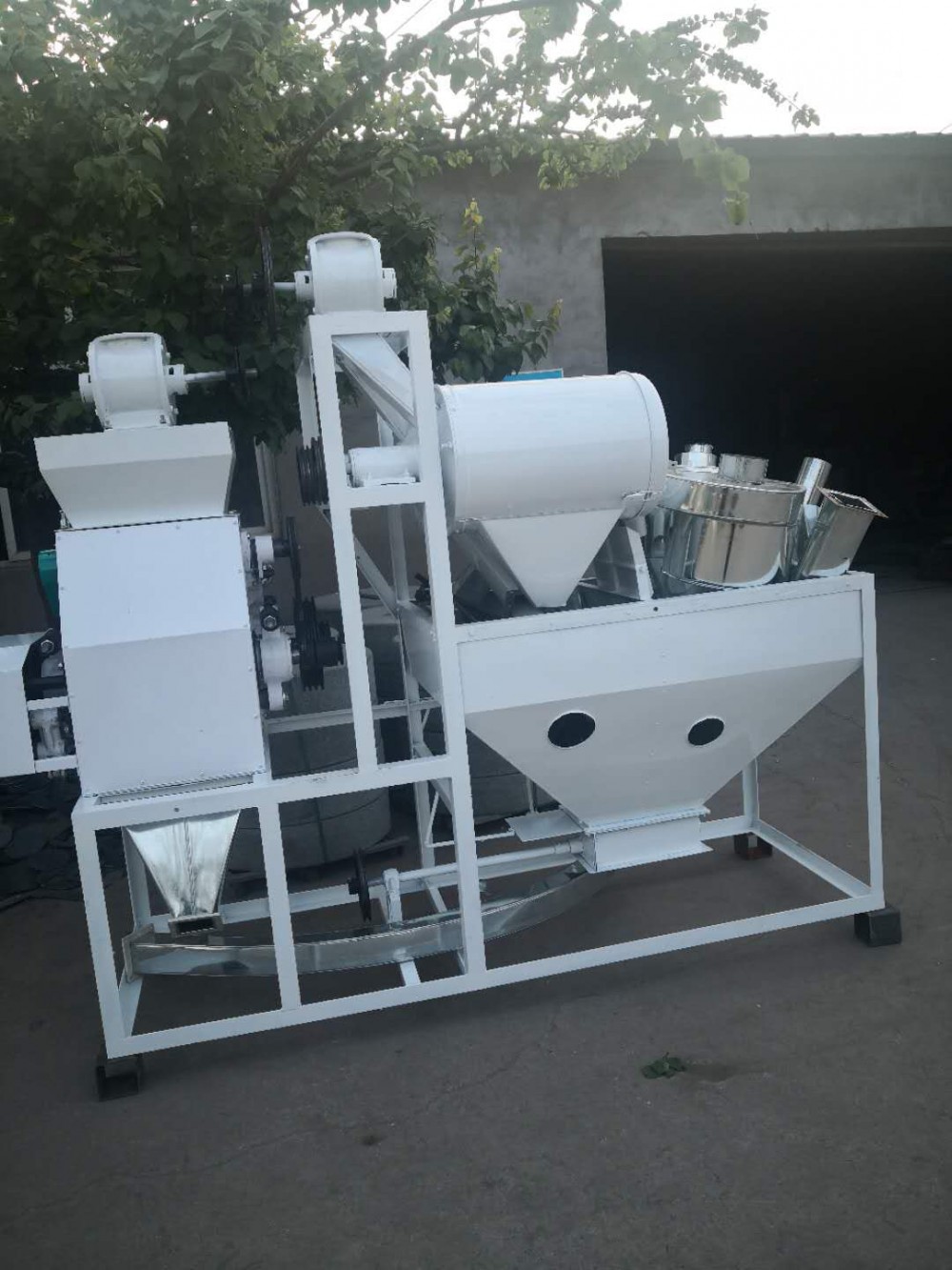 甘肃供应新型节能面粉机 耀德发2020新型面粉机玉米小麦磨粉成套设备