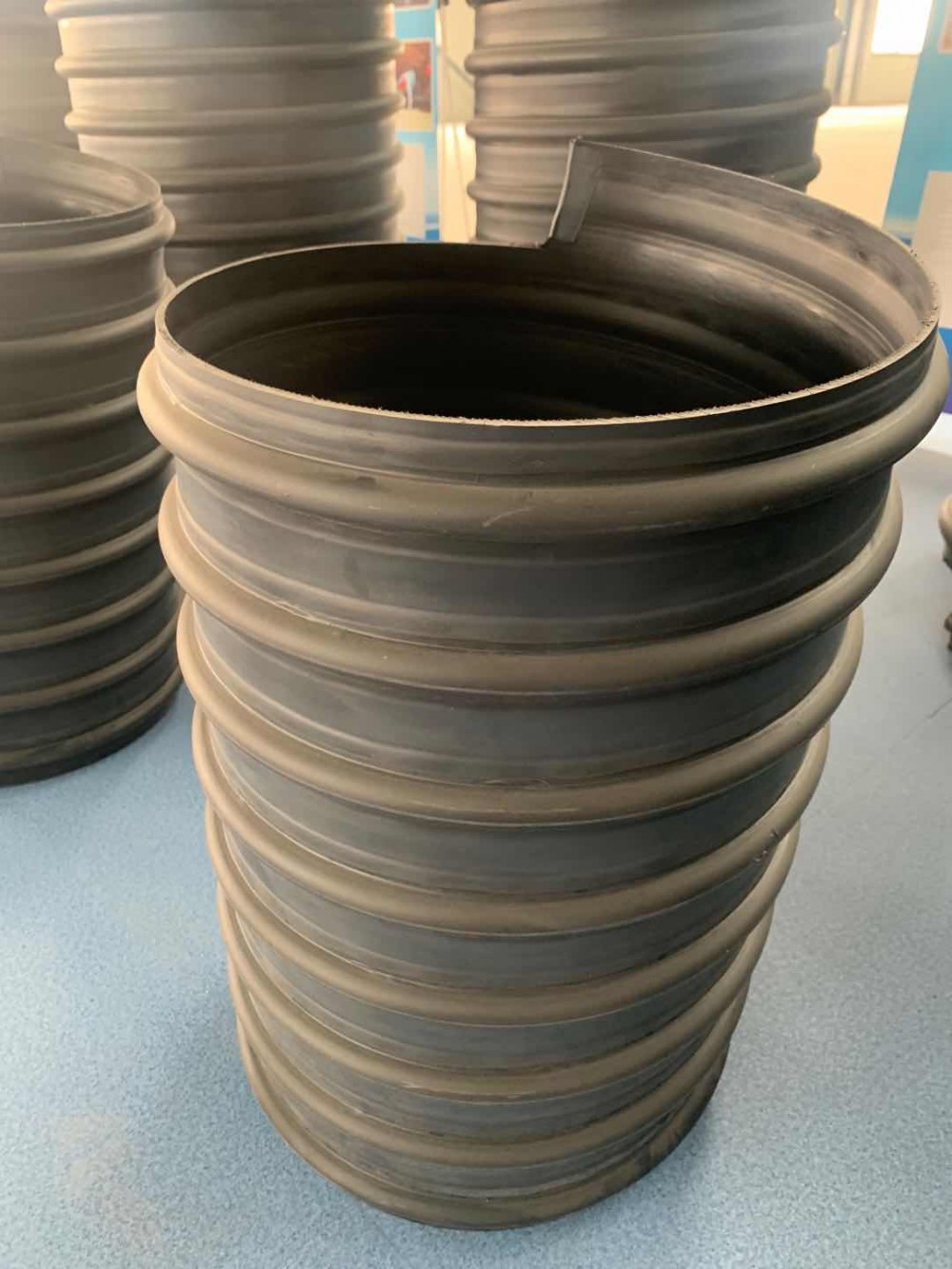 西安聚乙烯钢带波纹管价格 厂家直发 量大从优