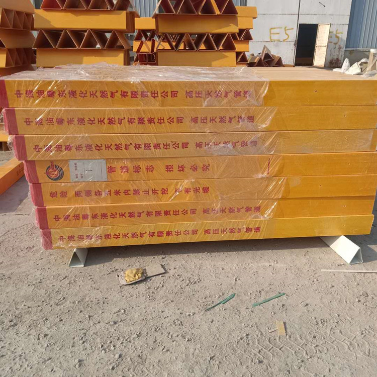 河北正亚玻璃钢标志桩批发厂家_玻璃钢三角标志桩厂家直销