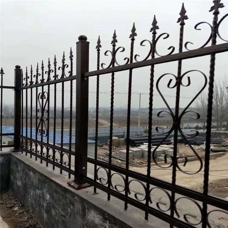 别墅铁艺护栏_小区建筑铁艺栅栏_小区别墅庭院围栏
