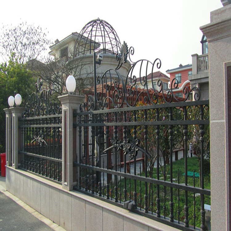 陕西别墅围墙护栏  学校铁艺护栏  铁艺栏杆价格 等你致电
