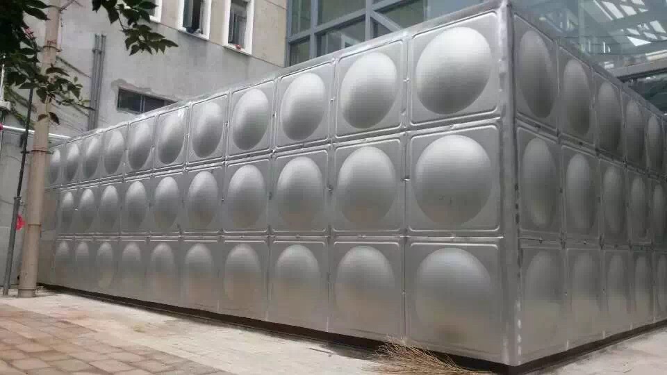 不锈钢水箱  不锈钢屋顶水箱