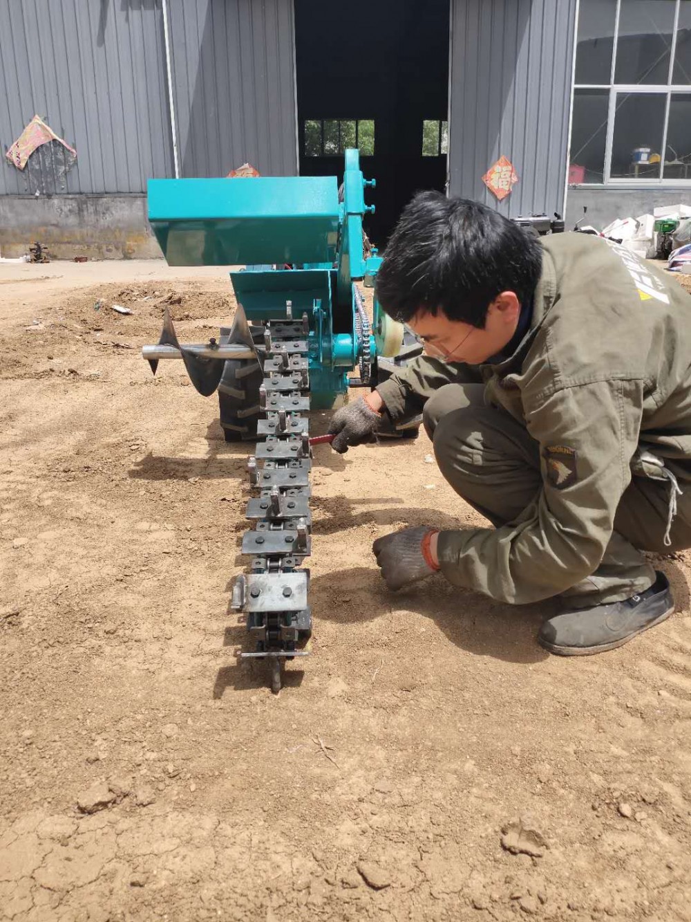2020最新款扬方机械LTS15-70果园开沟机_线缆开沟机_开沟机厂家