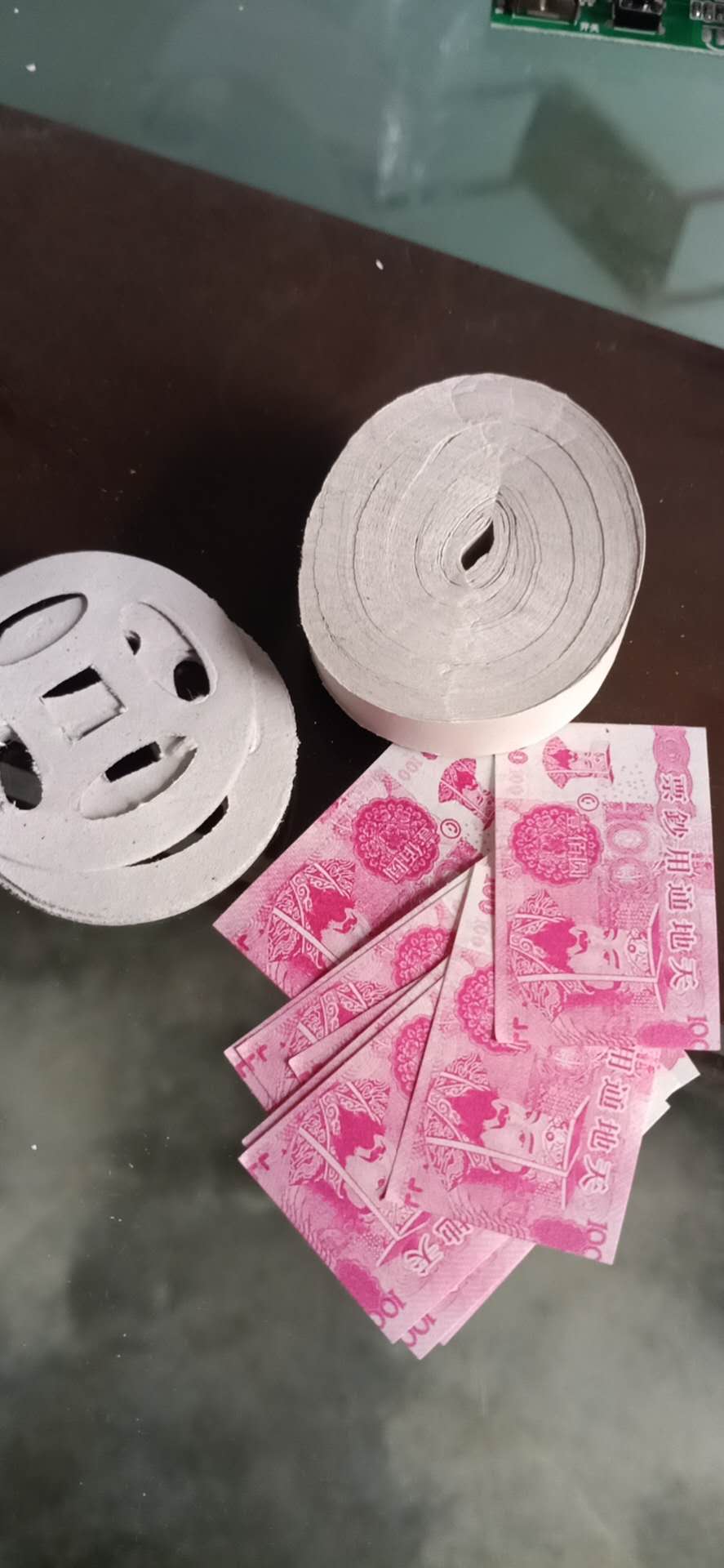 厂家直销电子礼炮礼花填充物 殡葬填充物 冥币白纸彩卷爱心喜字花瓣金条彩带 价格优惠